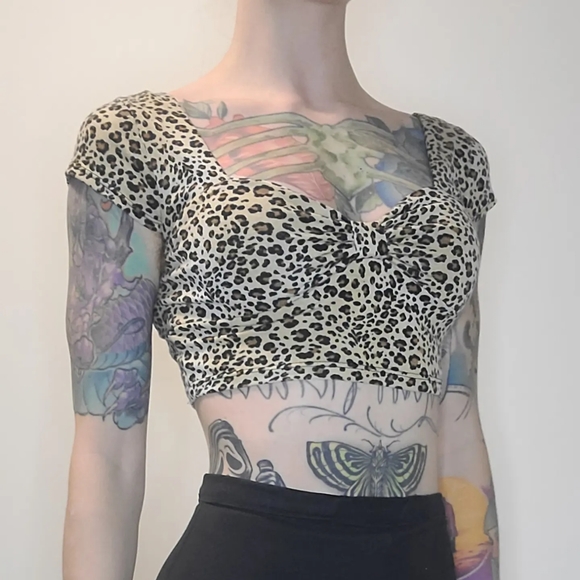 TMANI Leopard Print Crop Top - Picture 2 of 2